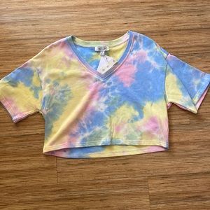 Cropped rainbow tie dye tee